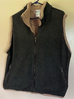 Lavon Men’s Charcoal Sherpa-Lined Zip Vest with Tan Trim